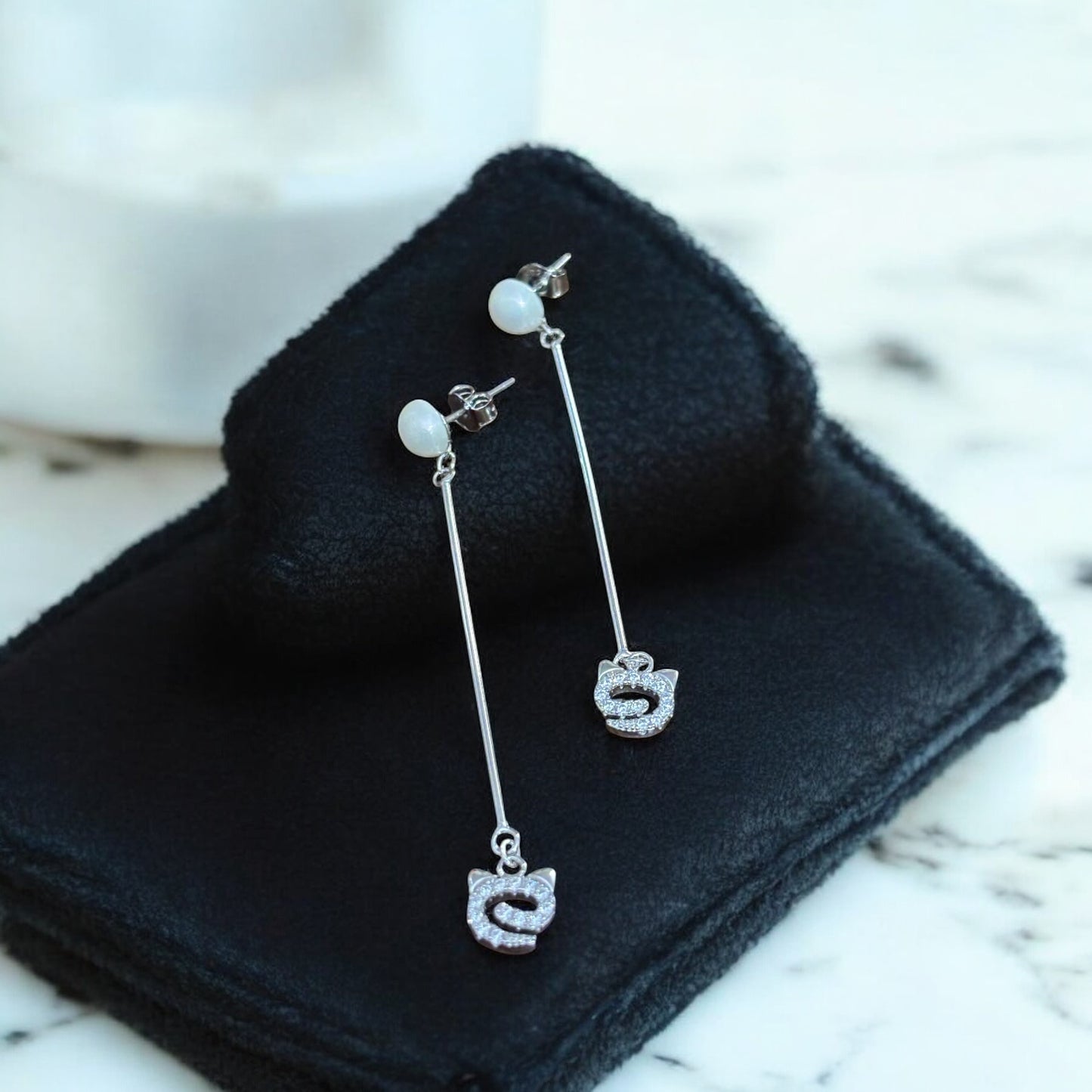 Stick Drop pearl earring