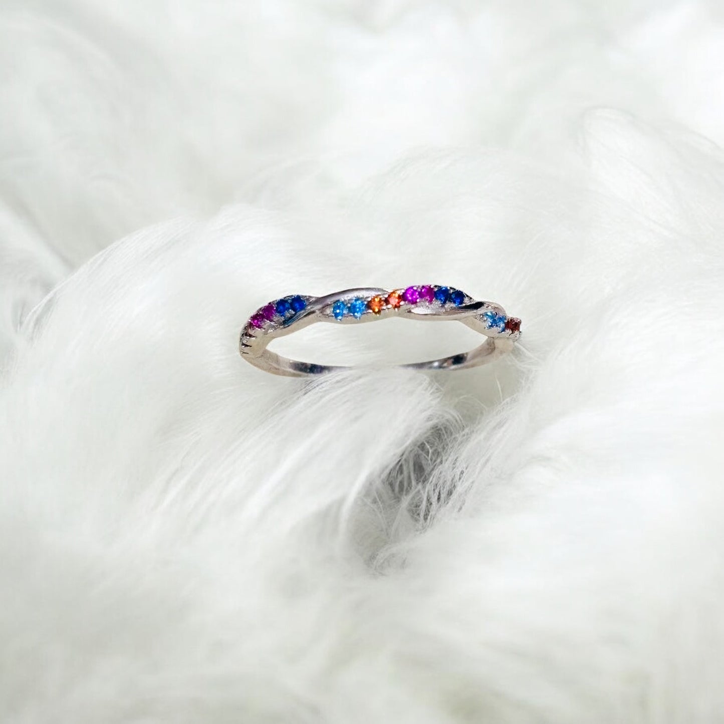 Minimal Interwined multi color ring