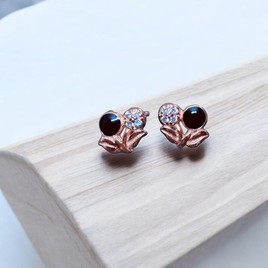 Cute minimal rose gold earring