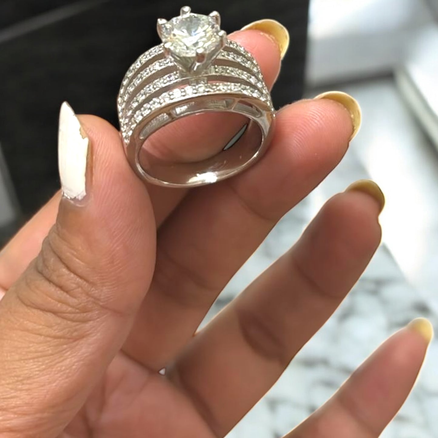 Solitaire Majestic Engagement ring