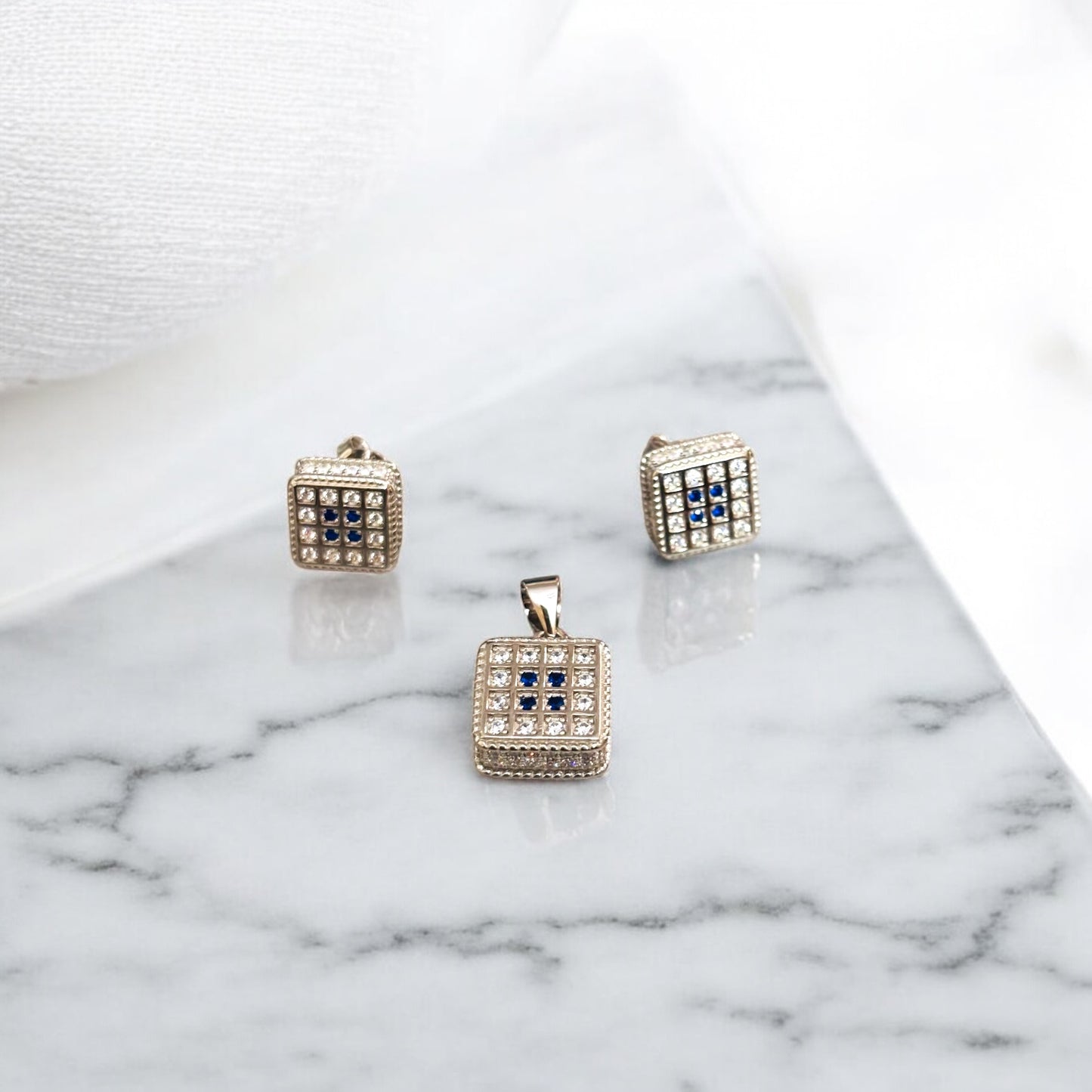 Box type pendant set