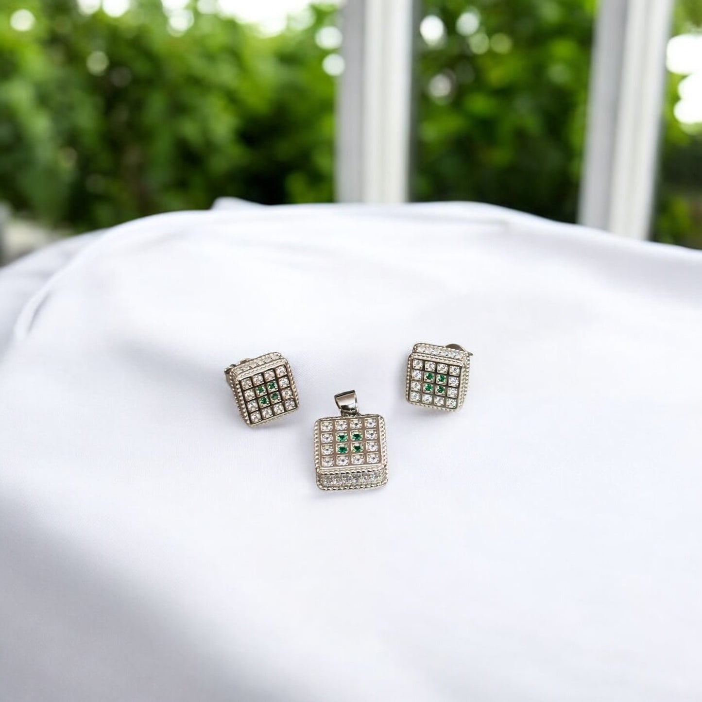 Box type pendant set