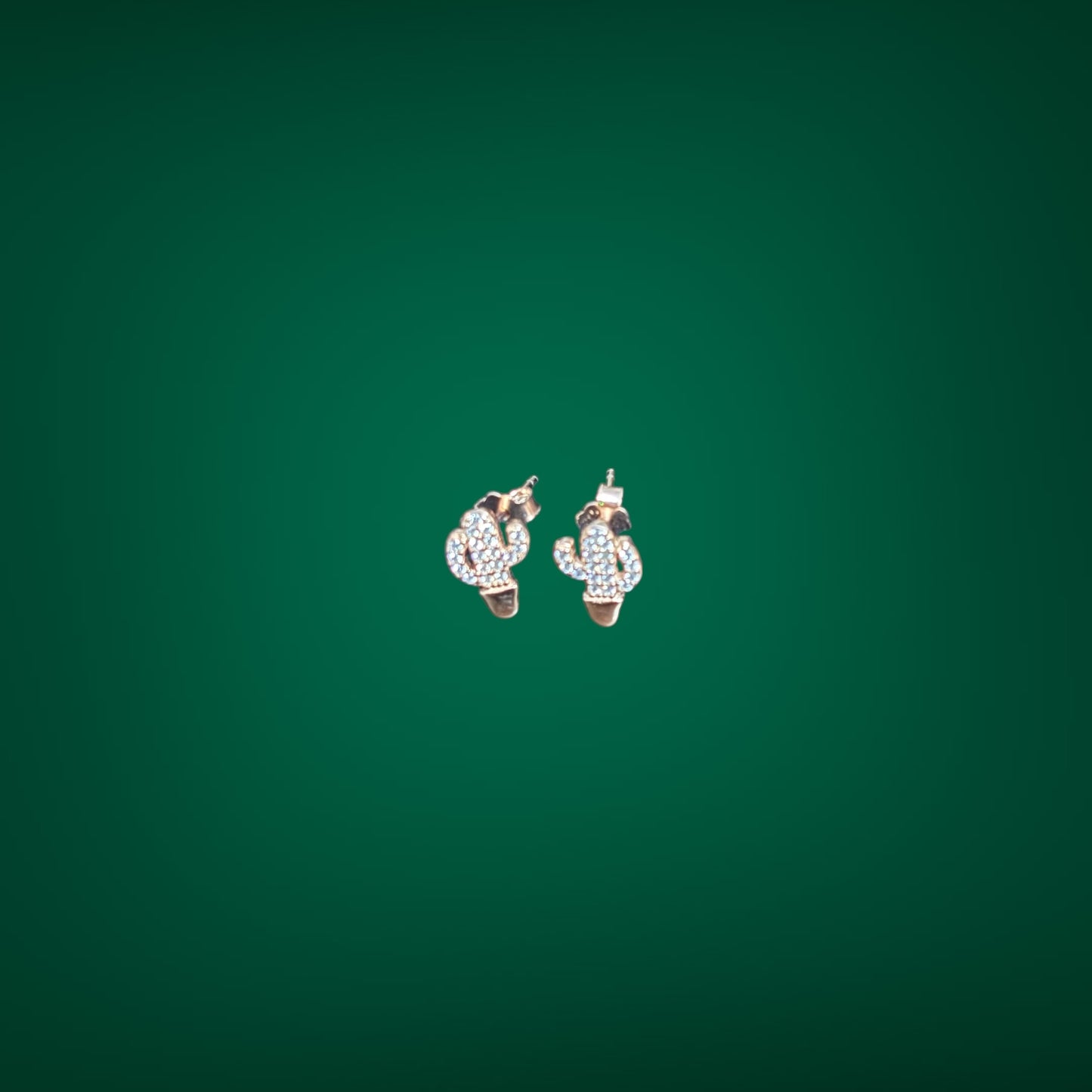 Cute minimal rose gold earring