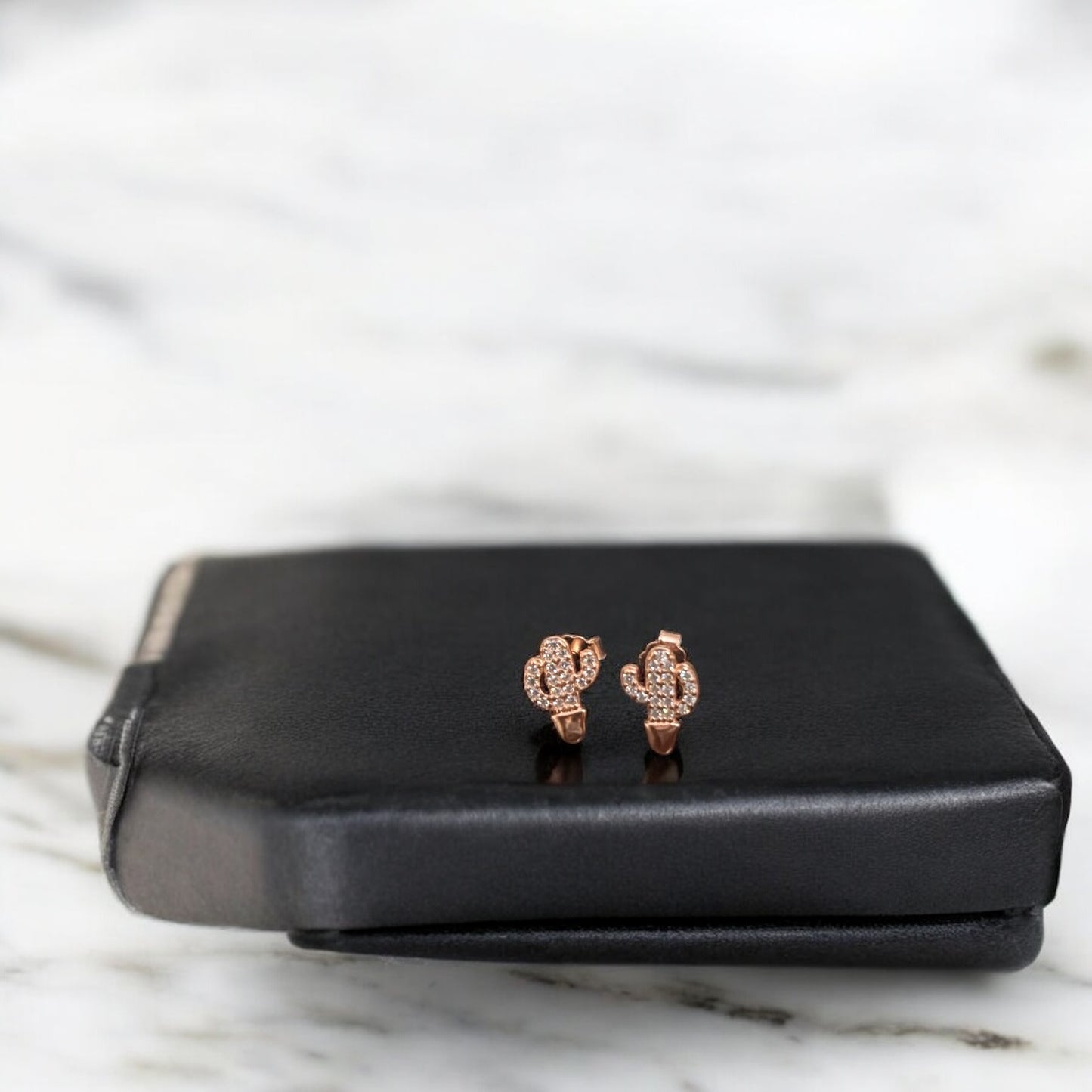 Cute minimal rose gold earring