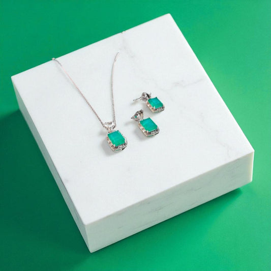 Eternal Bloom – Sterling Silver 925 Pendant Set with Emerald Soul