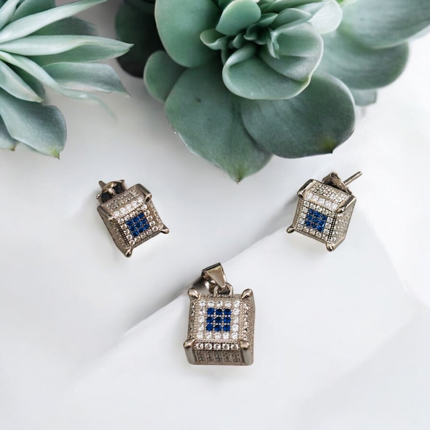 Box type pendant set