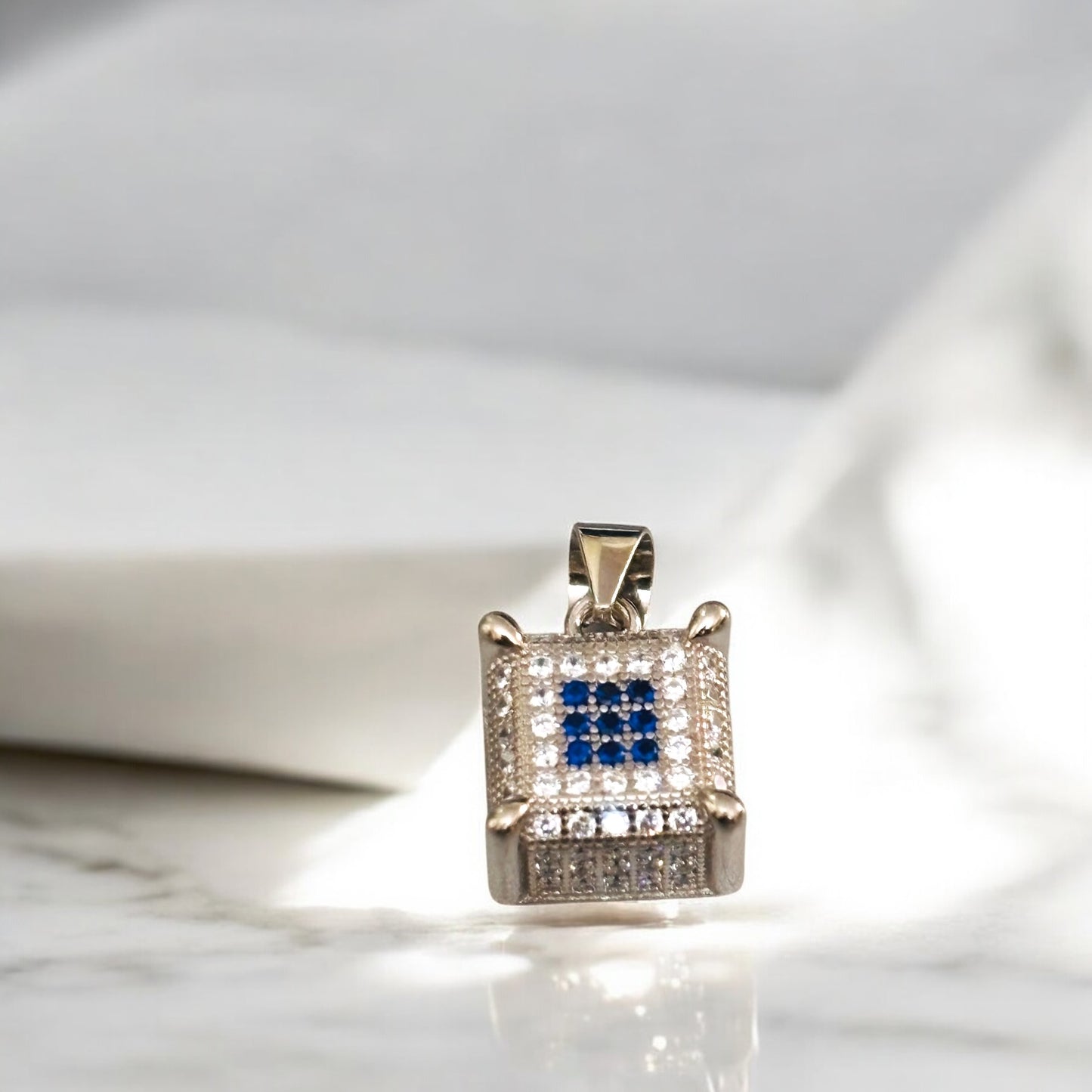 Box type pendant set