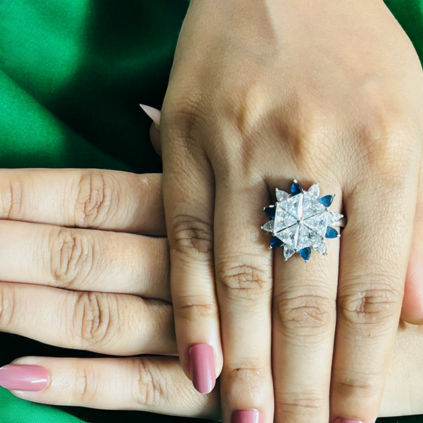 Solitaire Emareld Cocktail adjustable ring
