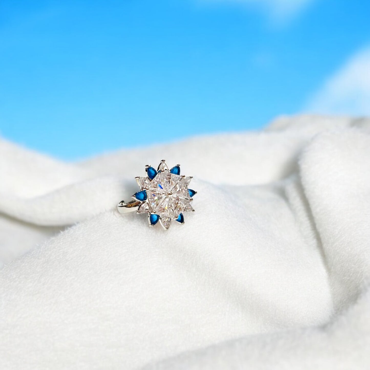 Solitaire Emareld Cocktail adjustable ring