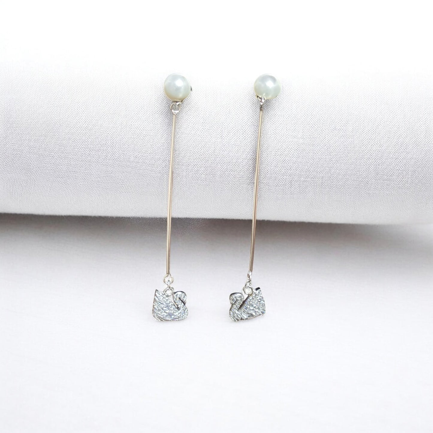 Stick Drop pearl earring