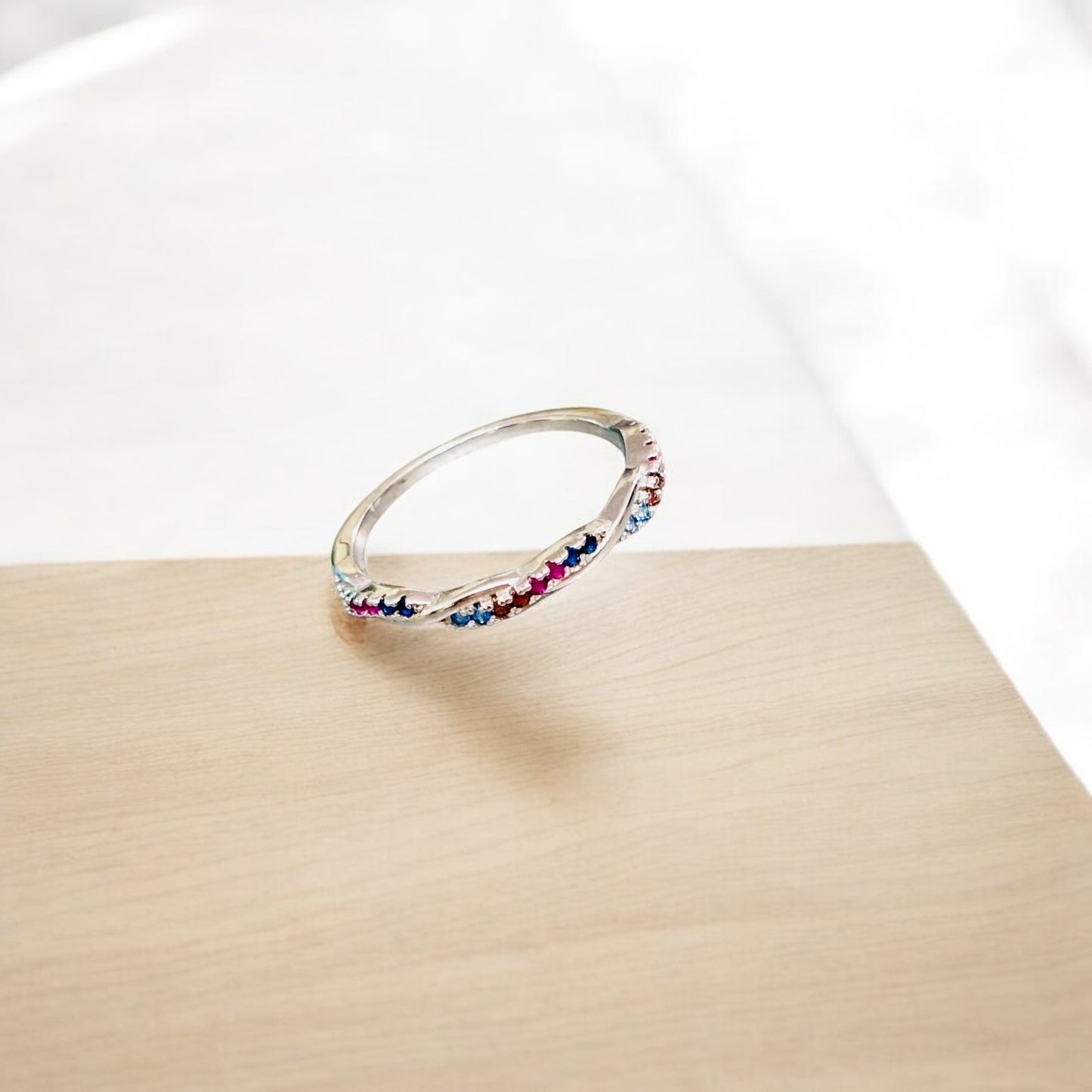 Minimal Interwined multi color ring