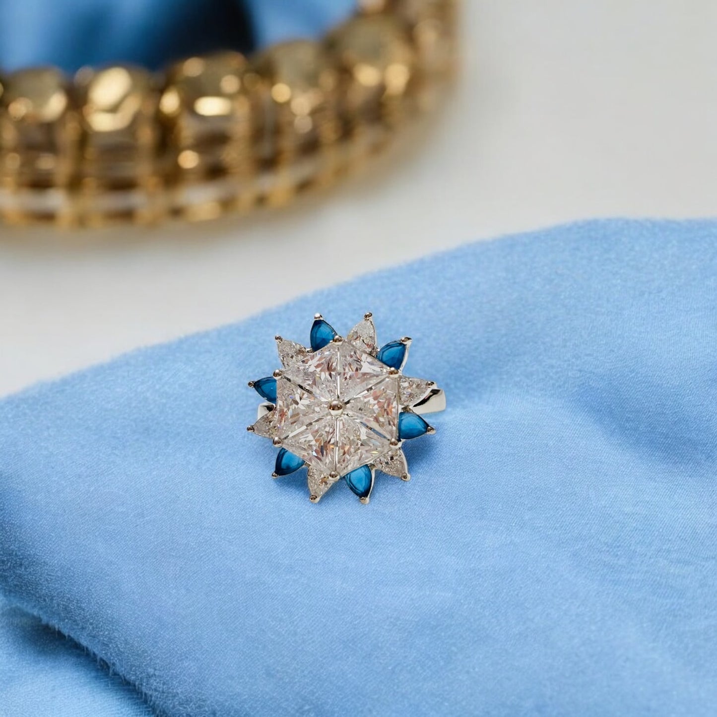 Solitaire Emareld Cocktail adjustable ring