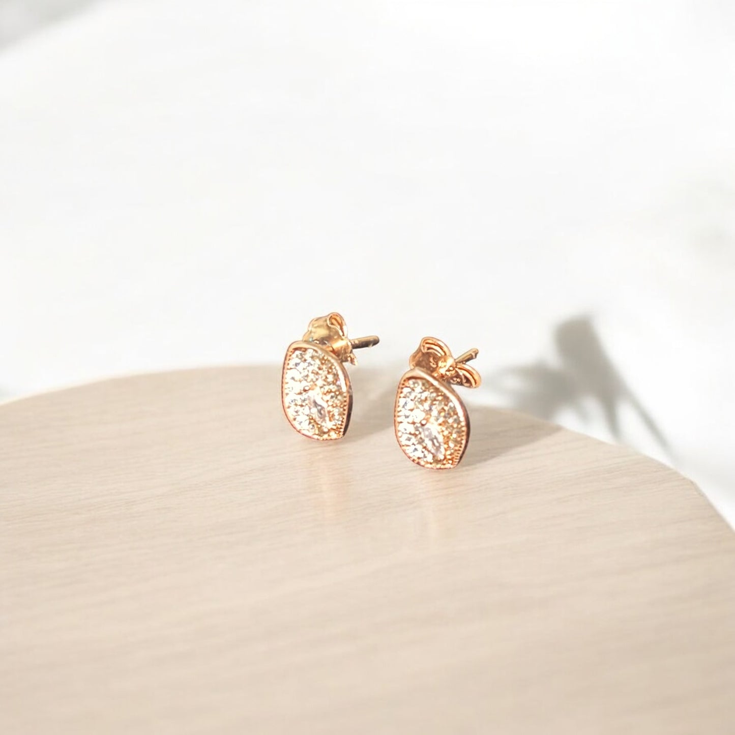 Cute minimal rose gold earring