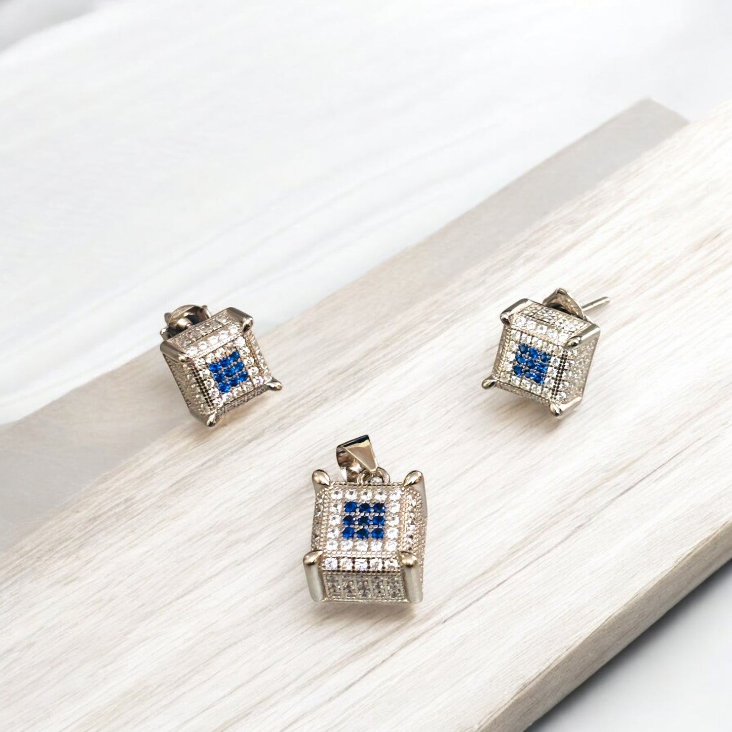 Box type pendant set