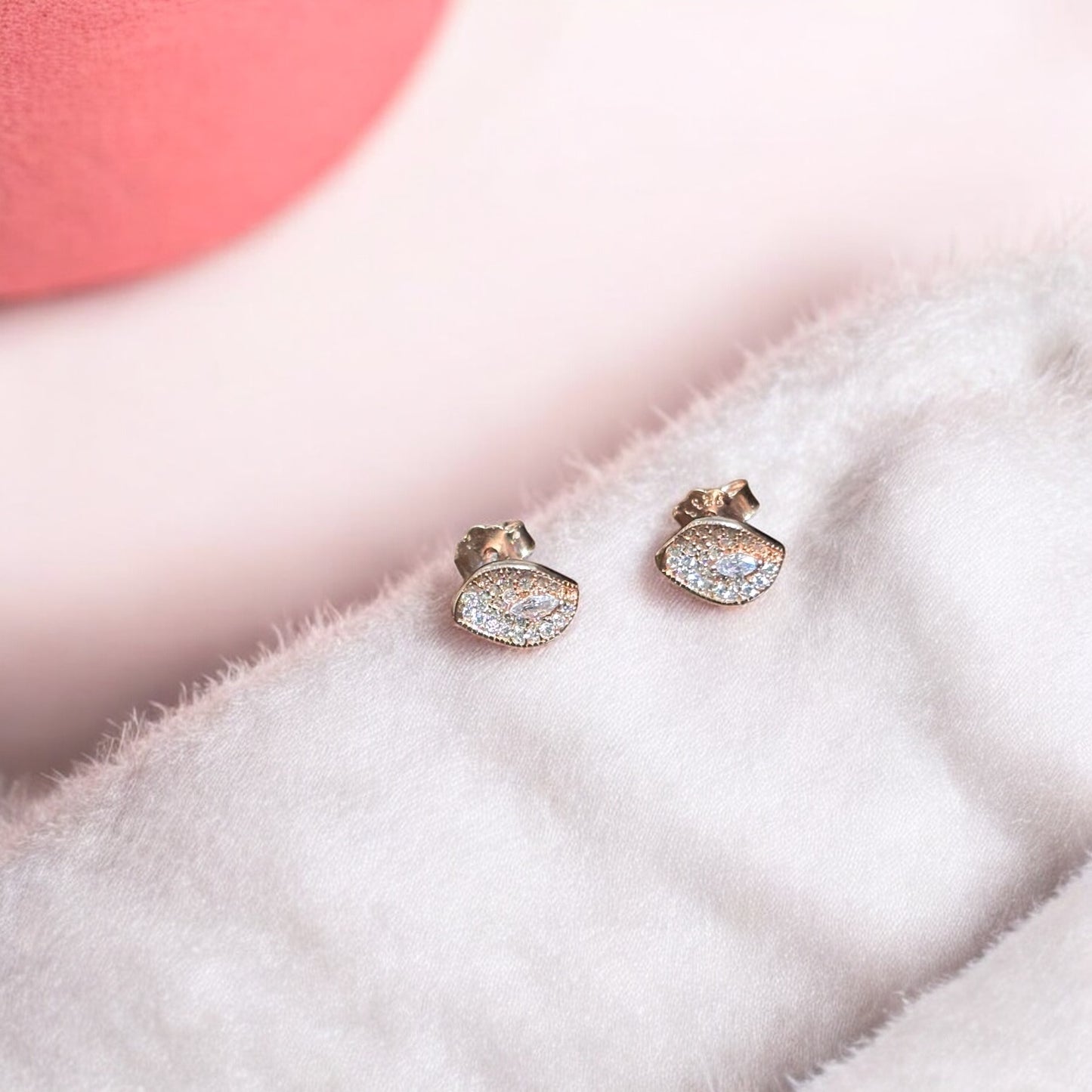 Cute minimal rose gold earring