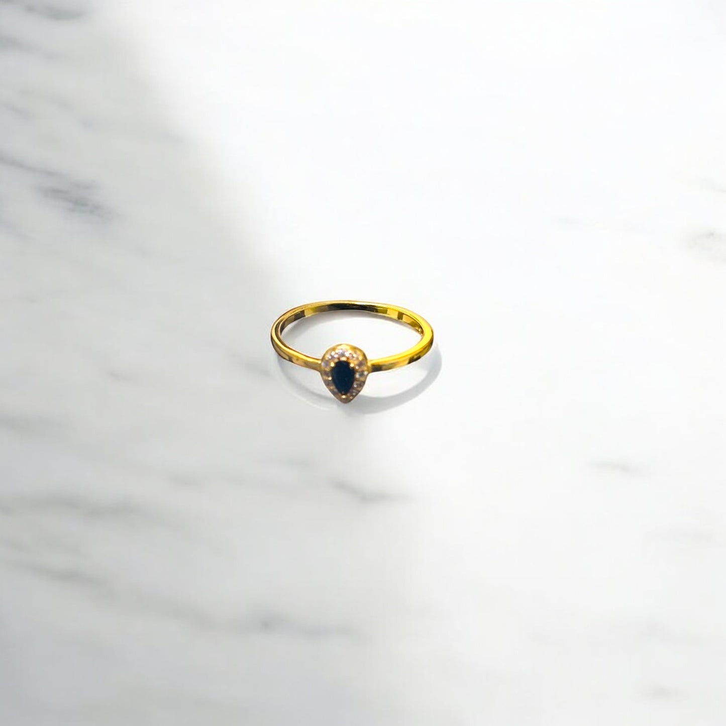 Black drop gold ring