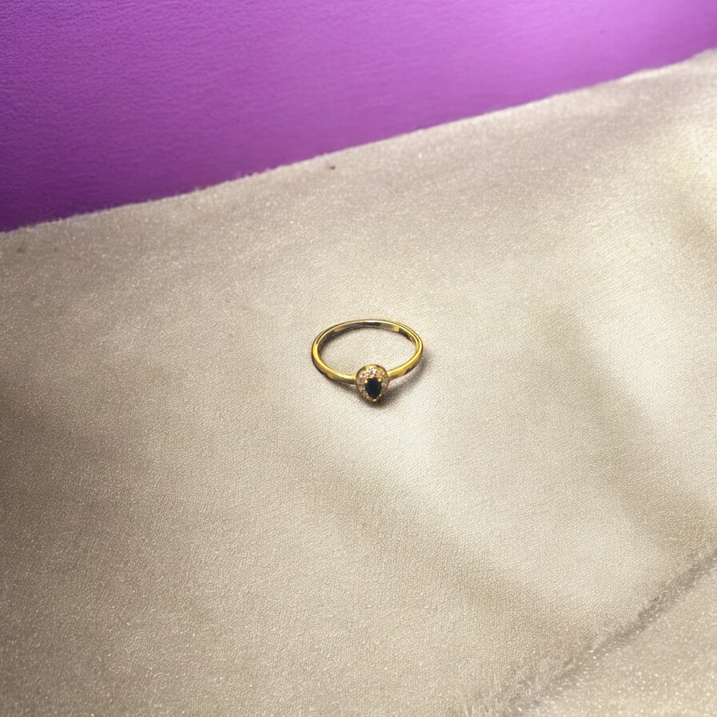 Black drop gold ring