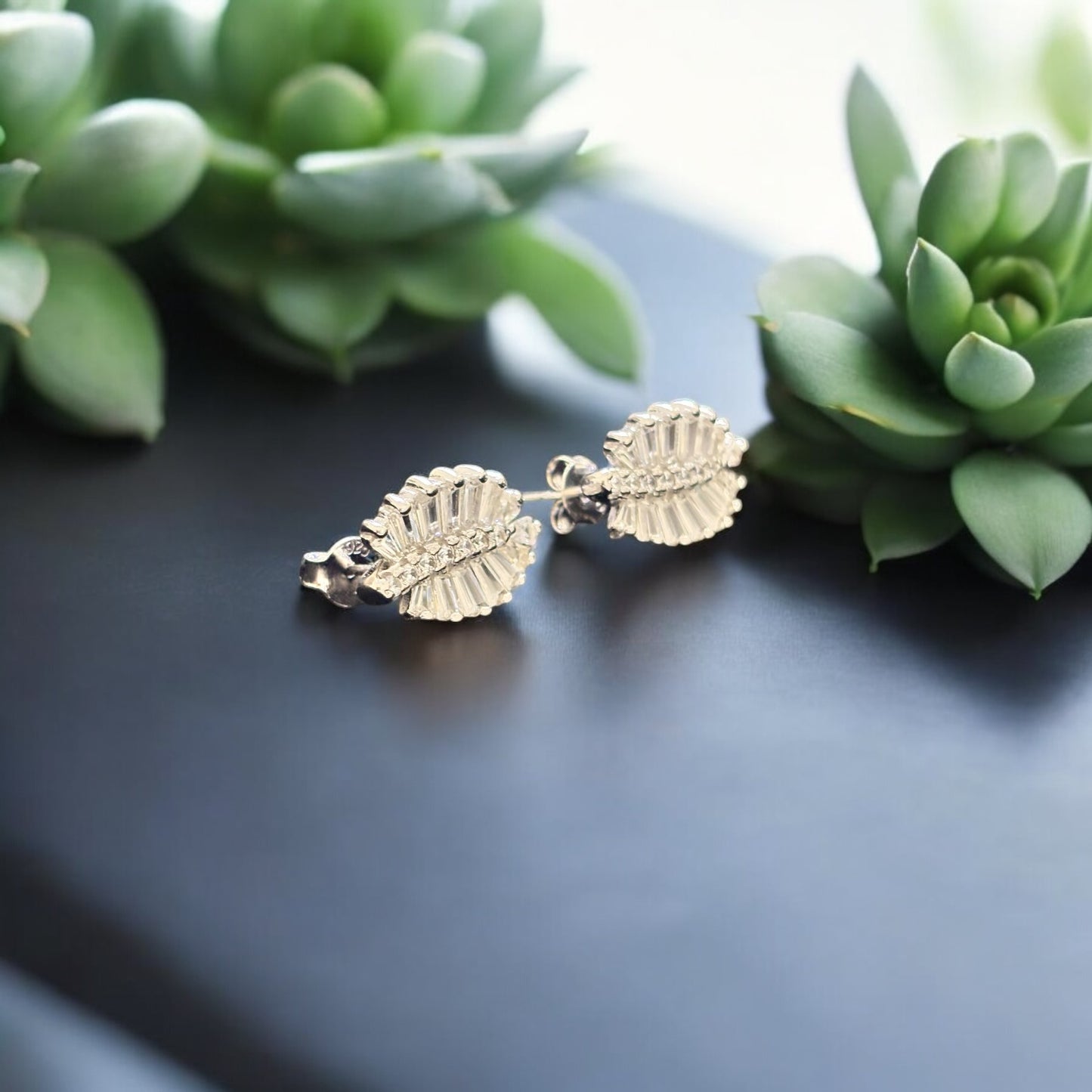 Botaniq – Minimal Leafy 925 Silver Studs