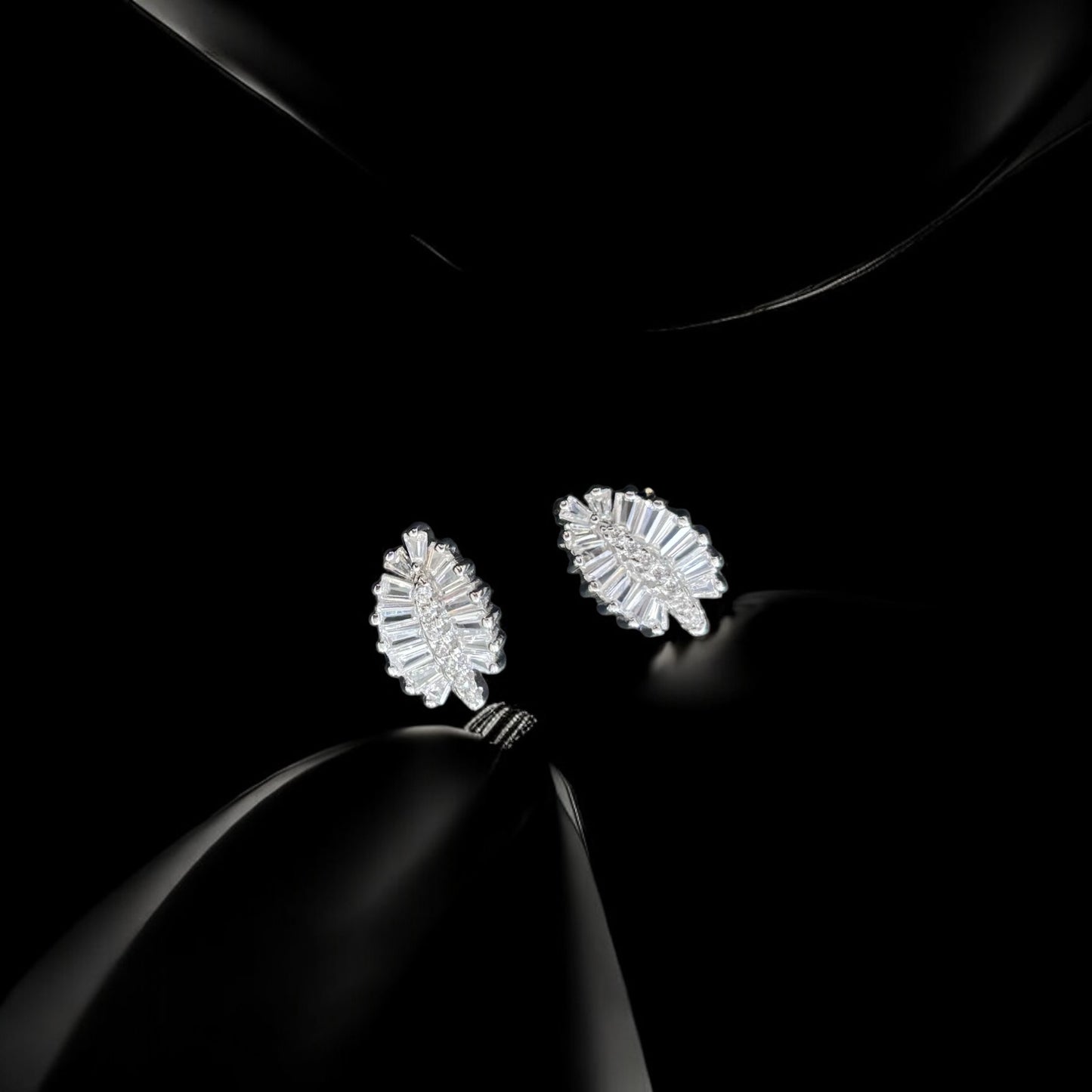 Botaniq – Minimal Leafy 925 Silver Studs