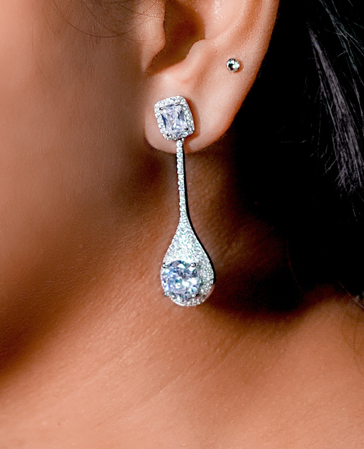 Tear drop solid Solitaire Party earring