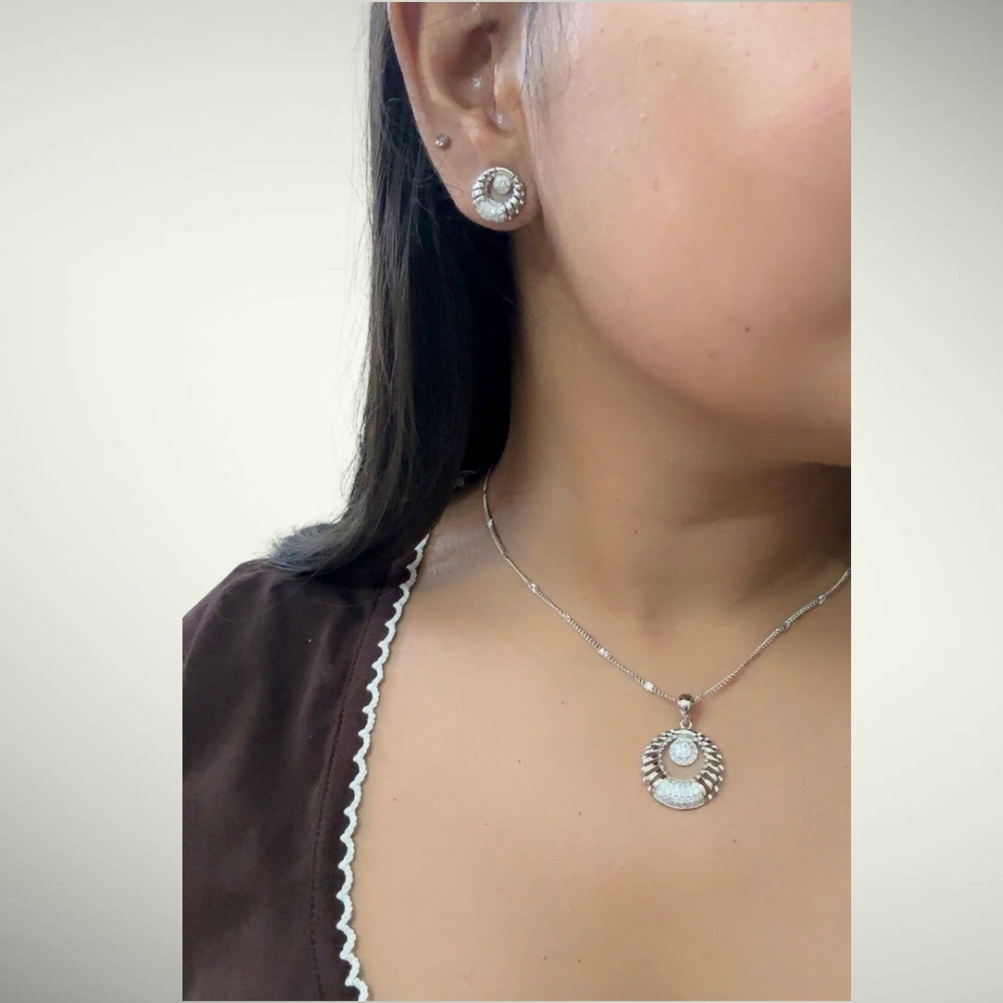 Circular Radiance Silver Pendant Set
