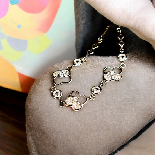 Cluster of flower silver bracelet