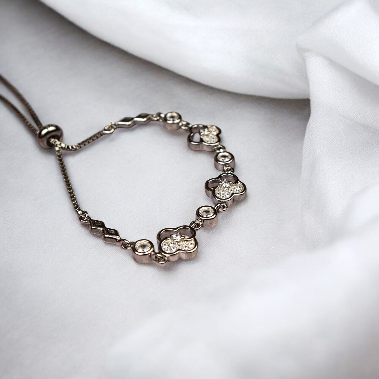 Cluster of flower silver bracelet