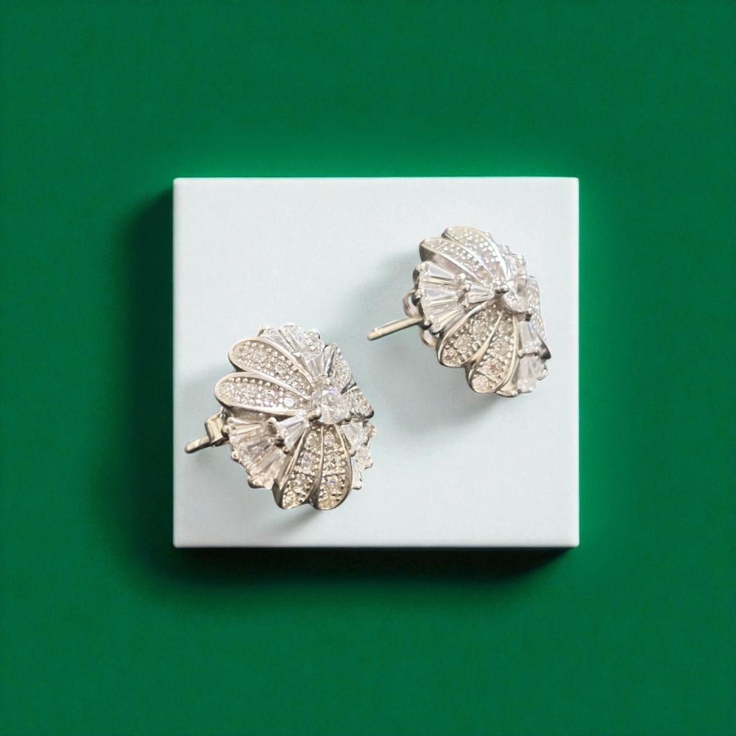 Crownlight – Royal 925 Silver Studs of Elegance