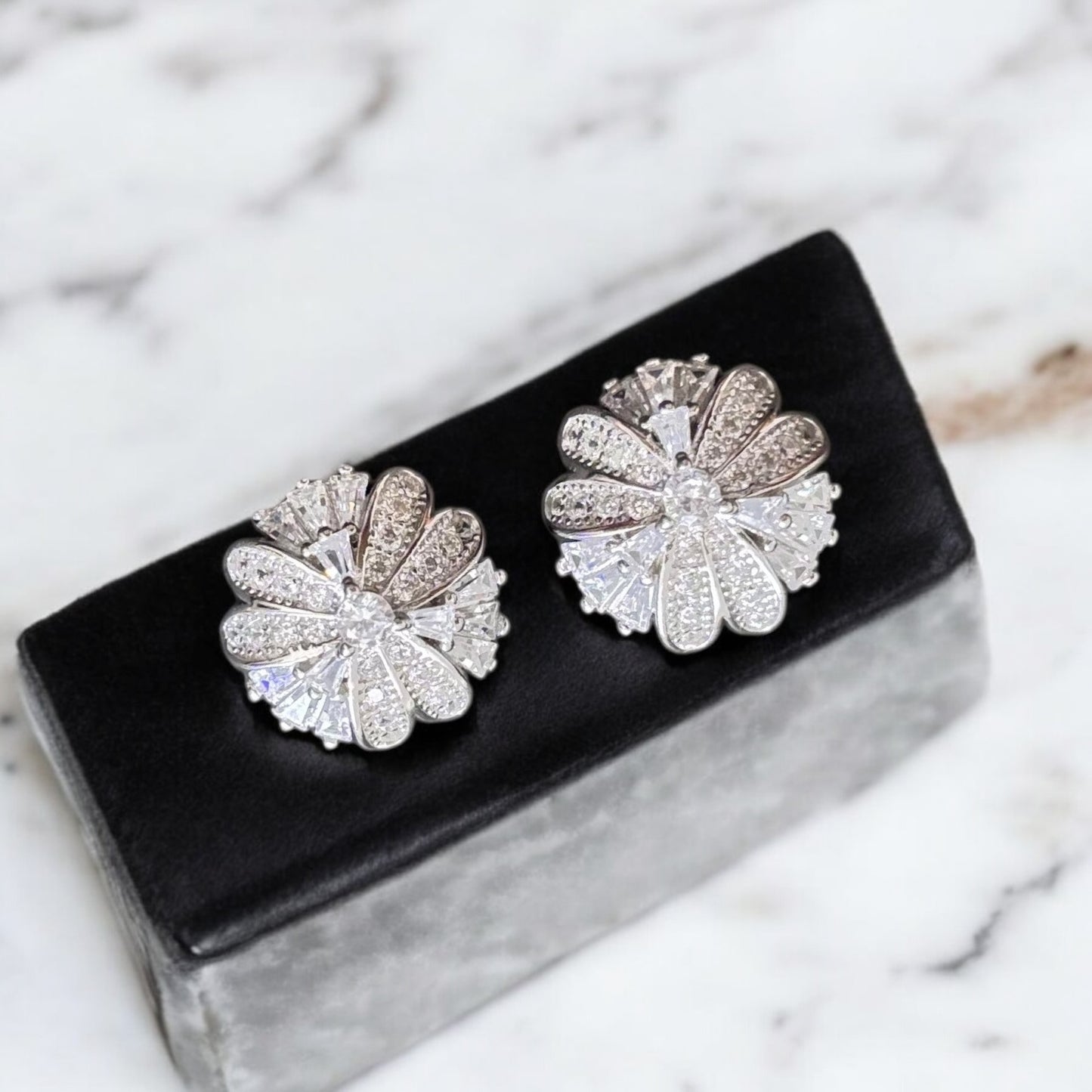 Crownlight – Royal 925 Silver Studs of Elegance