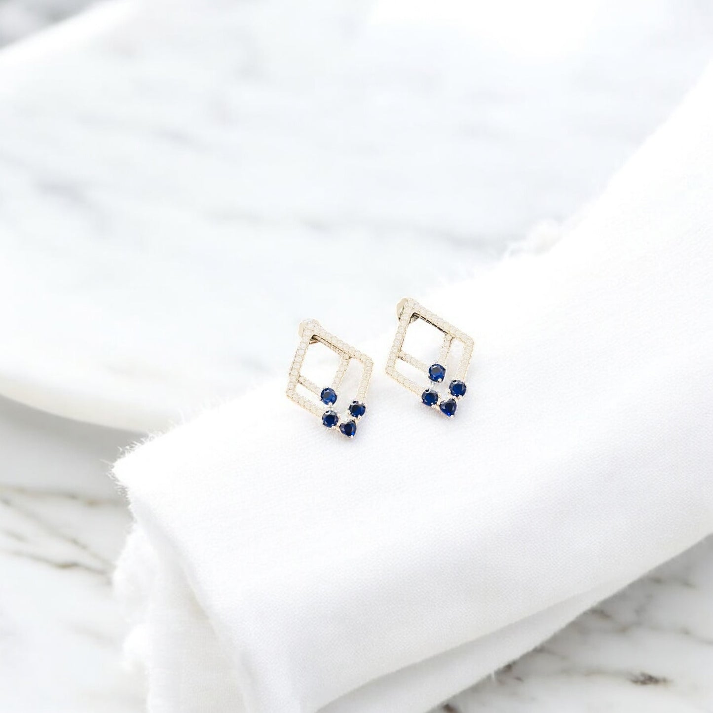 Dangling Diamond shape Sapphire 925 silver Earring