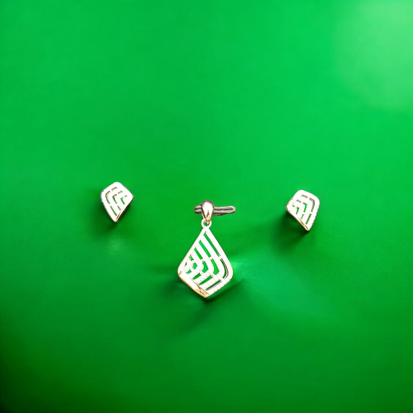 Diamond lookalike 925 pendant set