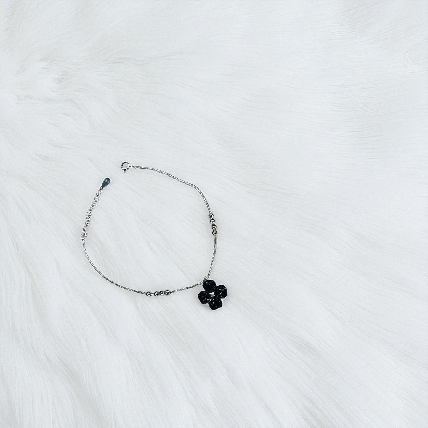 Dual shade Flower sleek bracelet