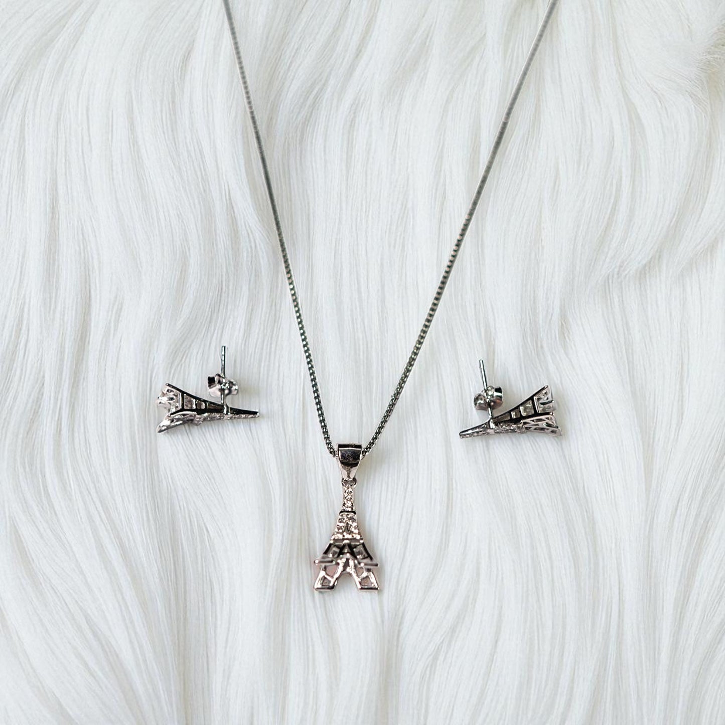 Eiffel Tower Pendant Set
