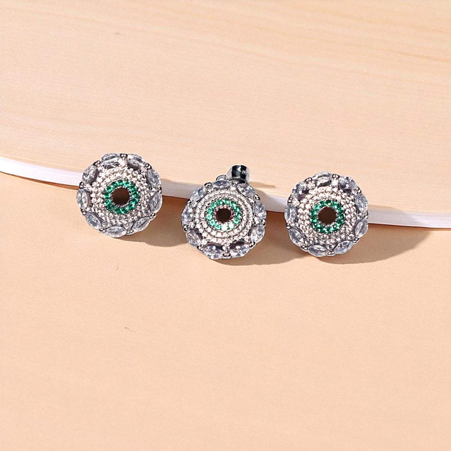 Elegant Emerald Silver pendant set