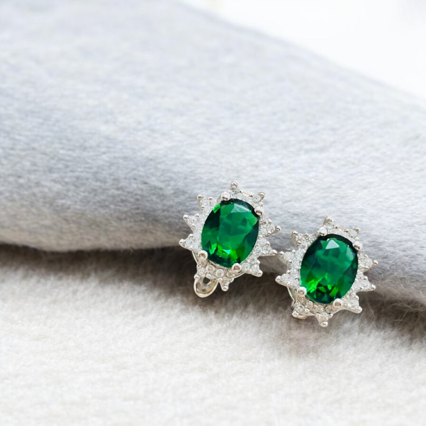 Emerald majestic 925 silver stud