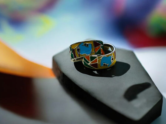 Face graffiti enamel toe ring