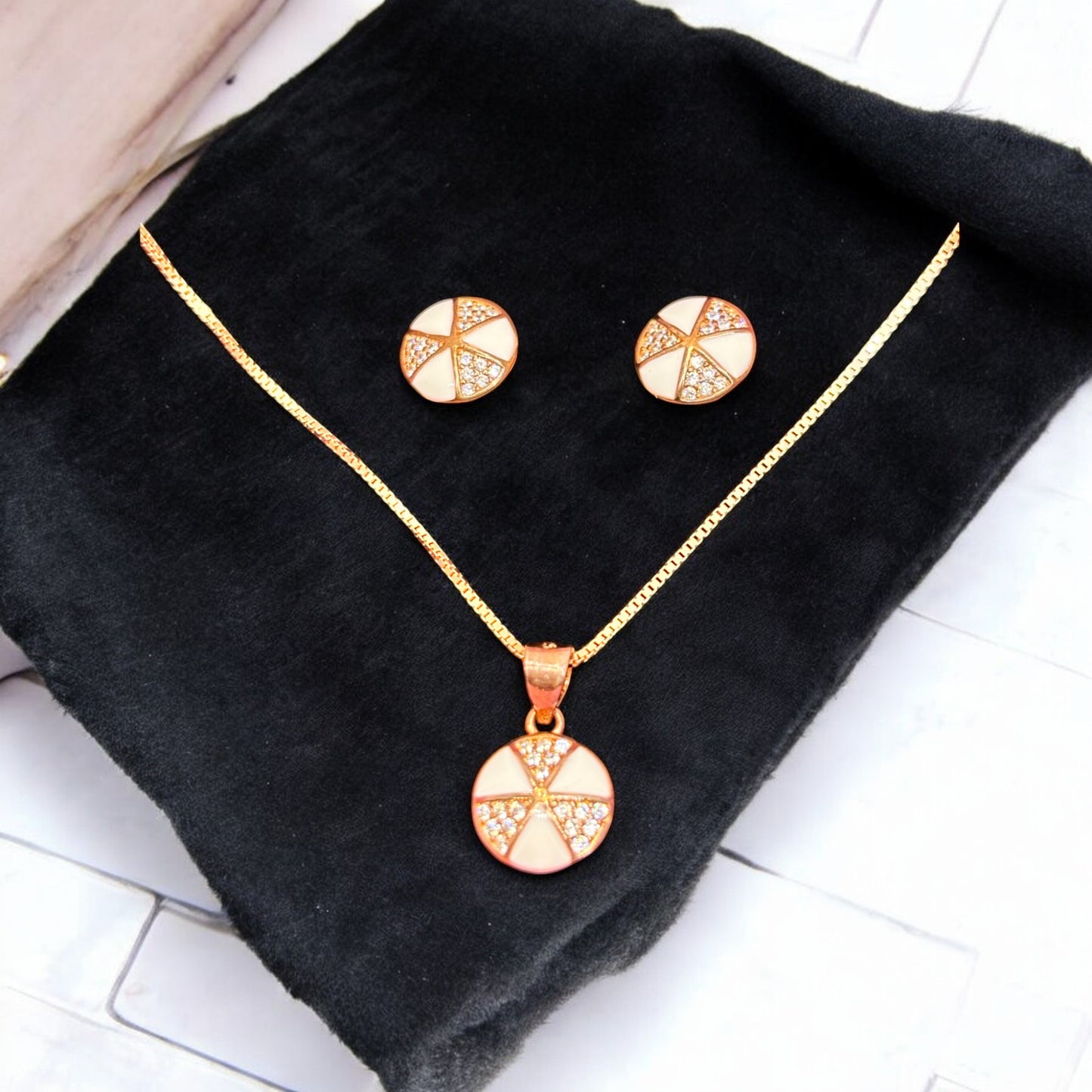 Cute rose gold pendant set