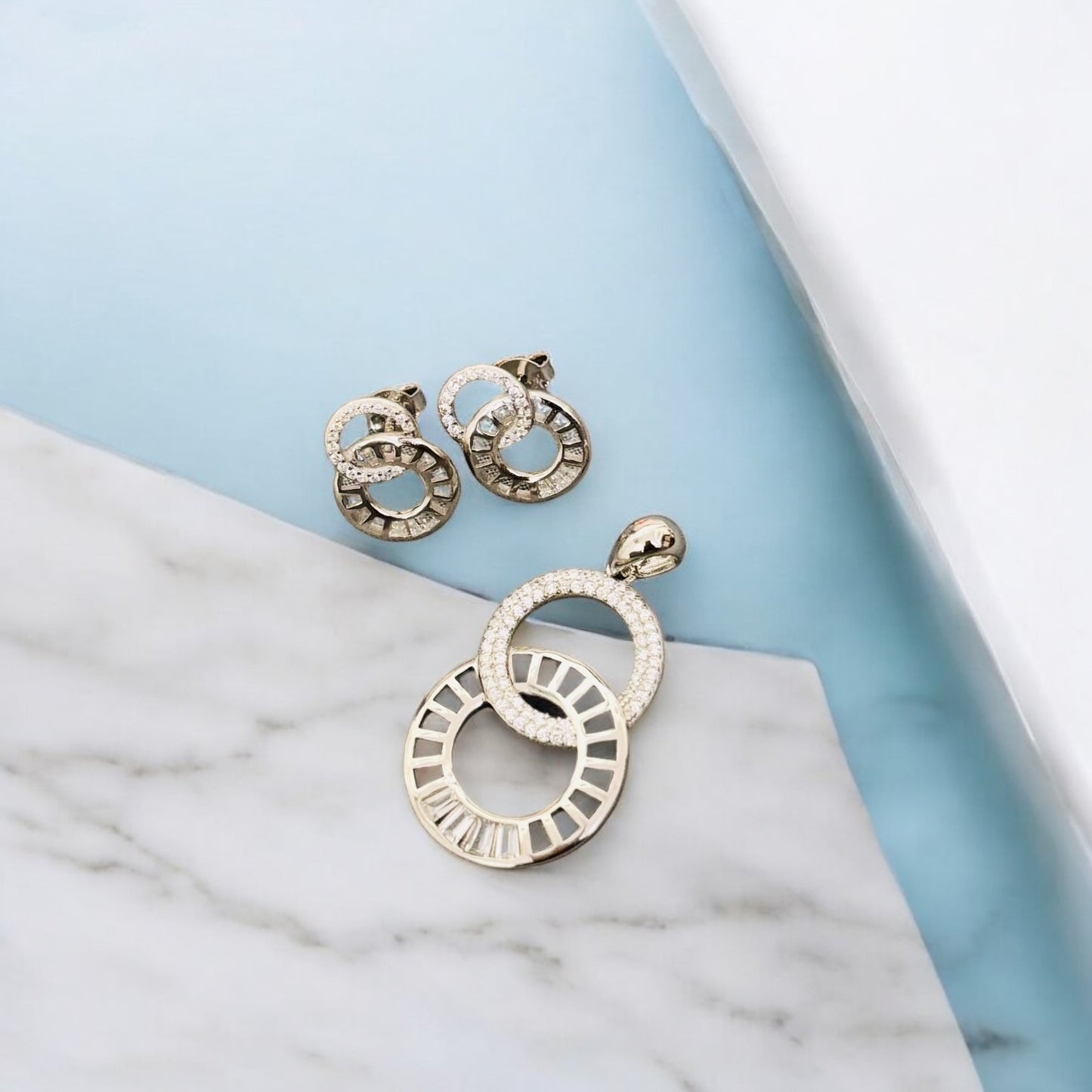 Inter circle CZ Pendant Set
