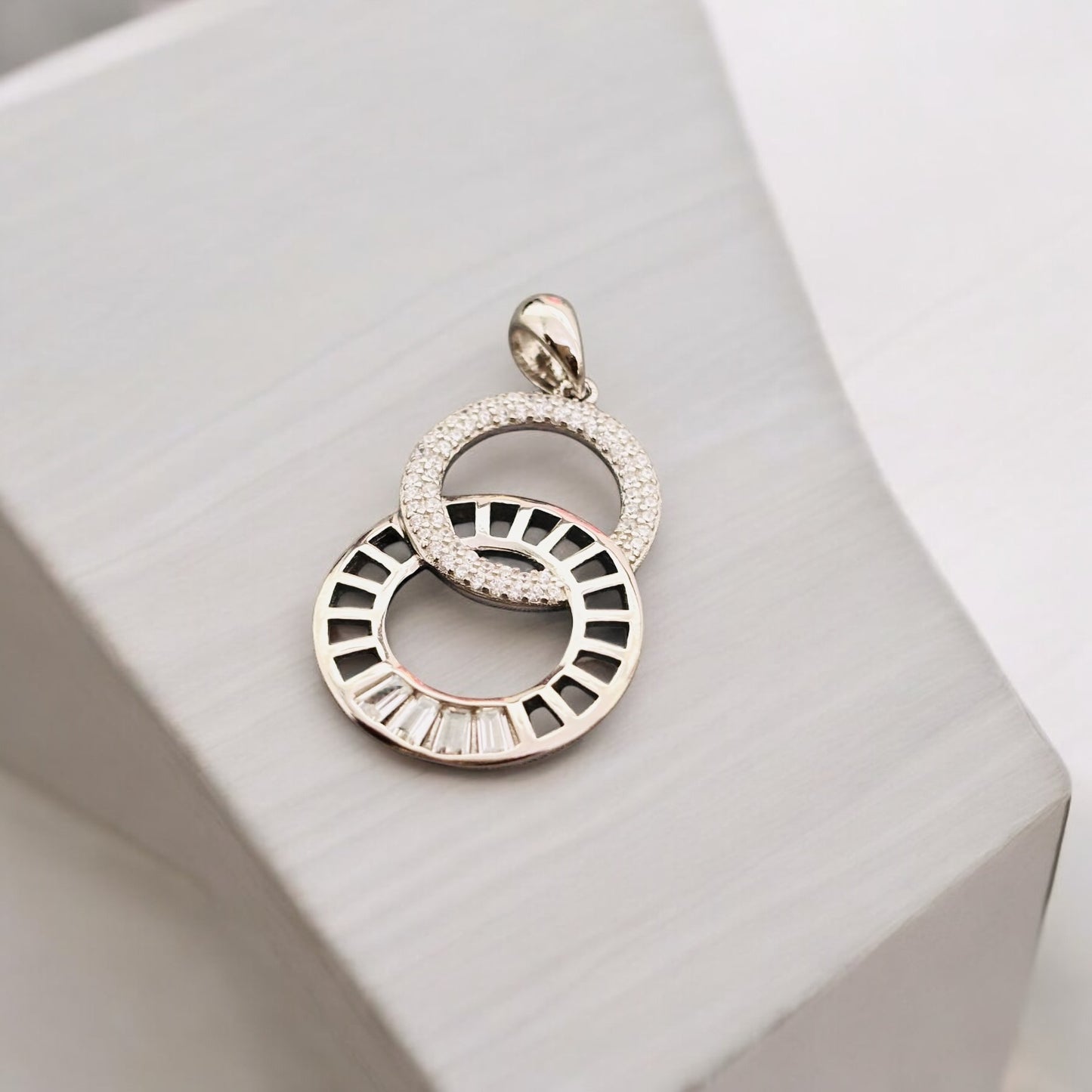 Inter circle CZ Pendant Set