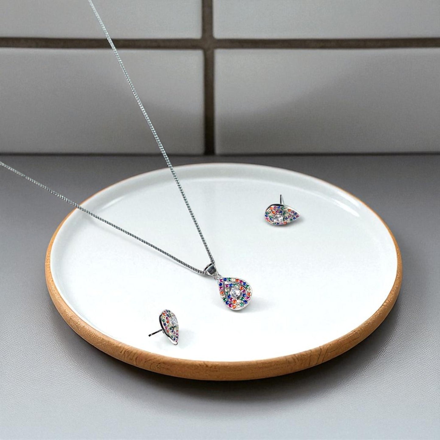 Multi tone tear drop pendant set