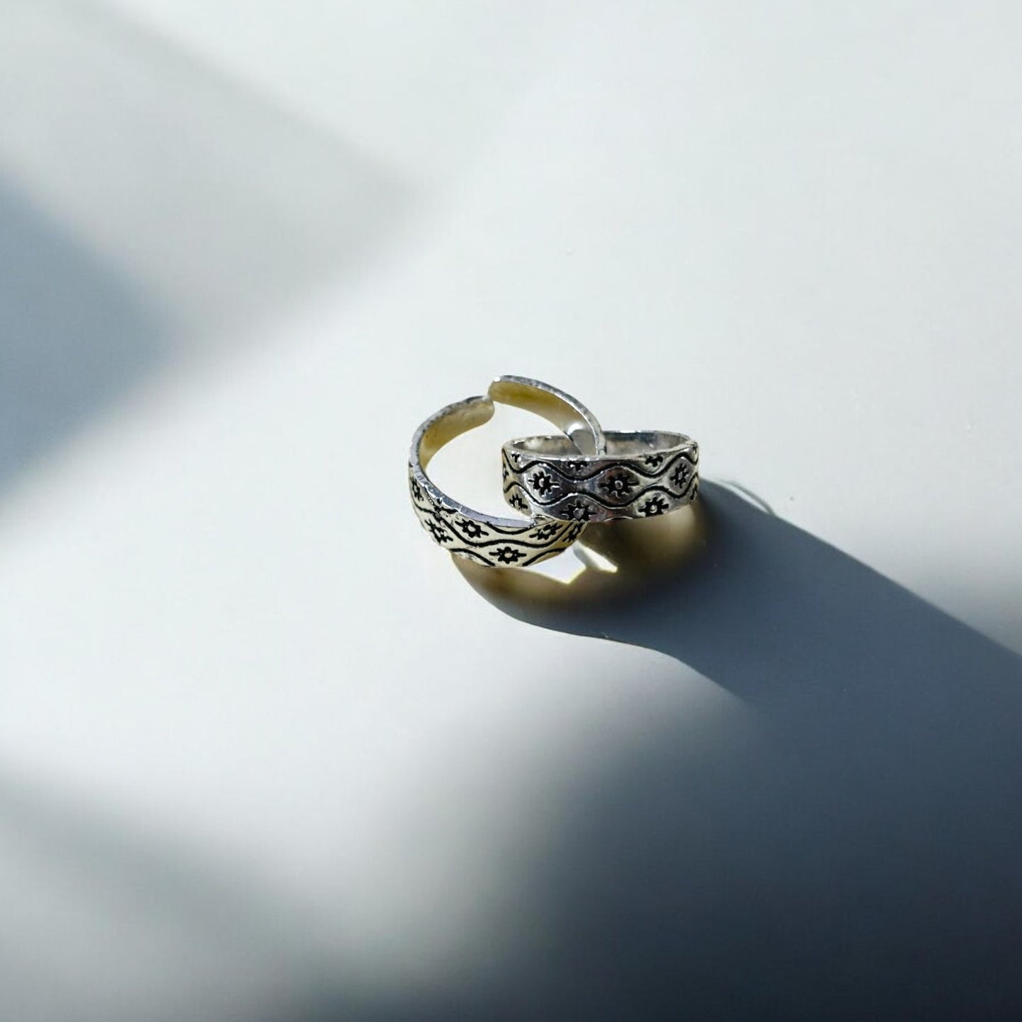 Oxidised Wave toe ring