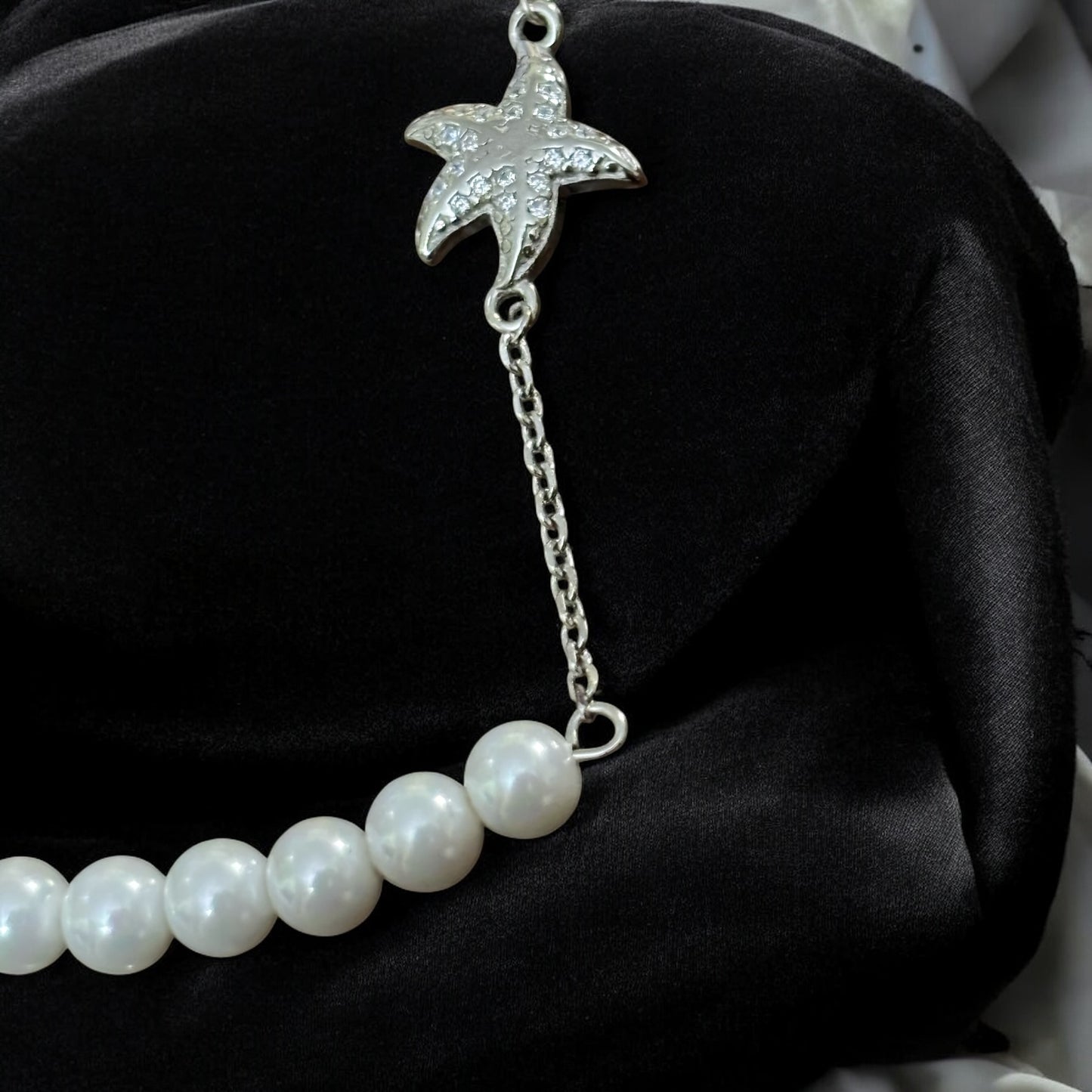 Pearl bracelet with silver star-fish charm