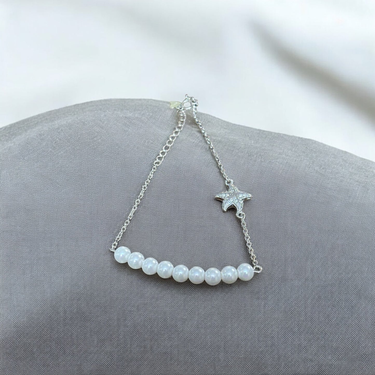 Pearl bracelet with silver star-fish charm