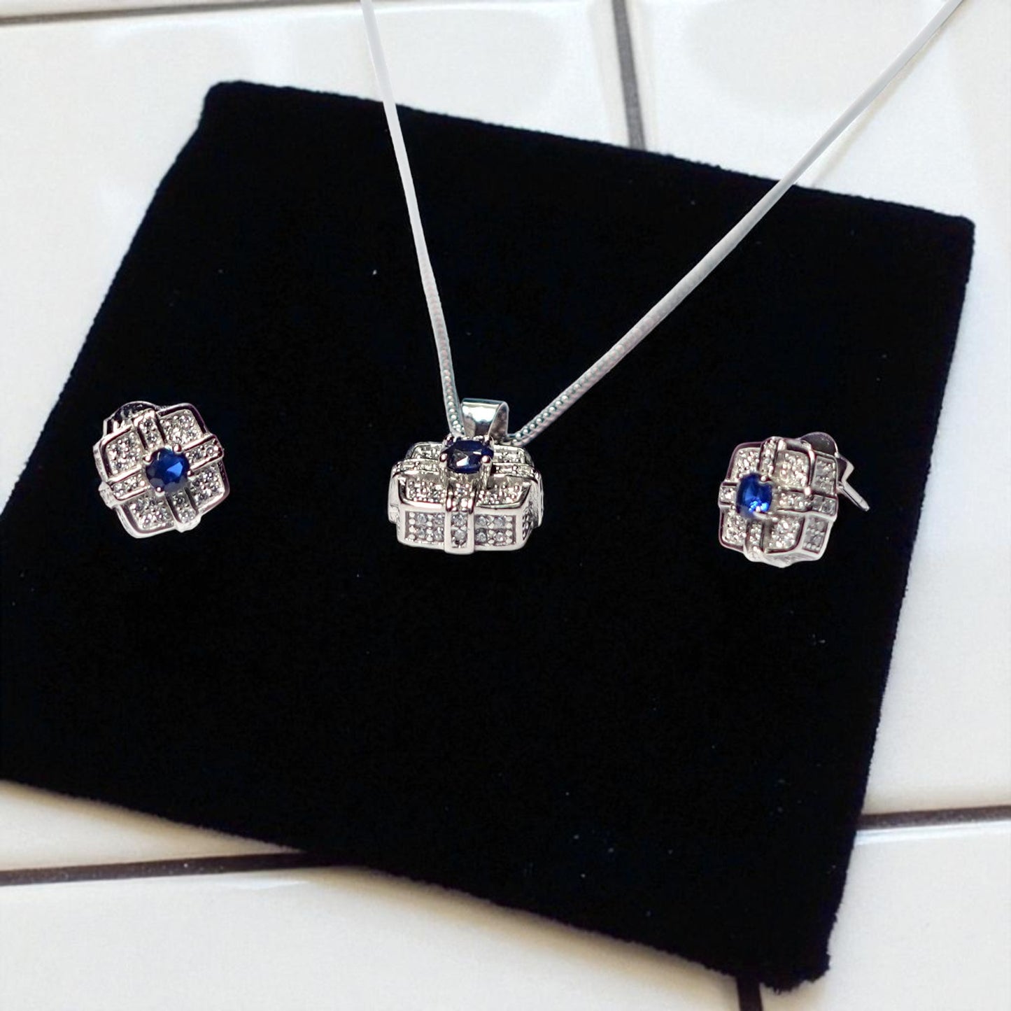 Radiant square pendant set