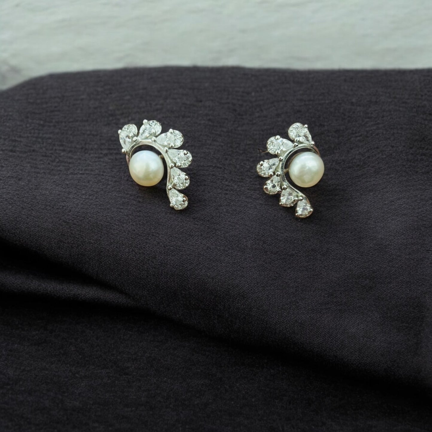 Scintillating Pearl pendant set