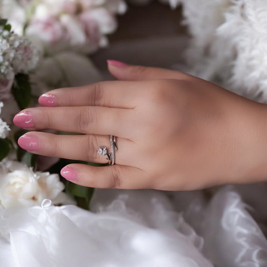 Twist and turn Elegant silver ring