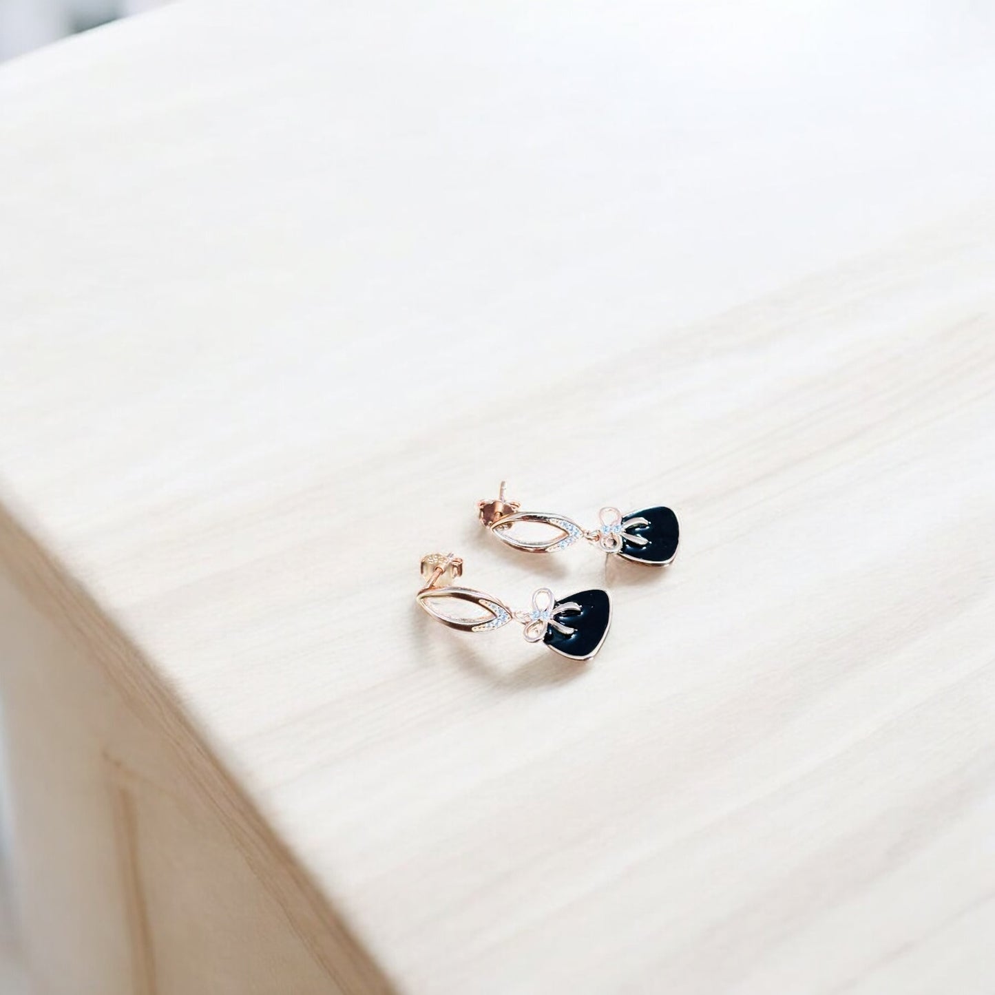 Knot Drop rose gold earring