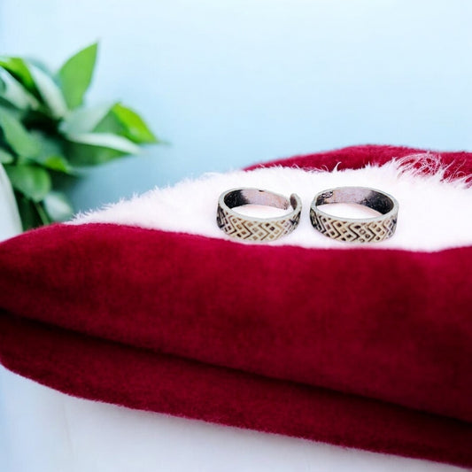 Oxidised beaded toe ring