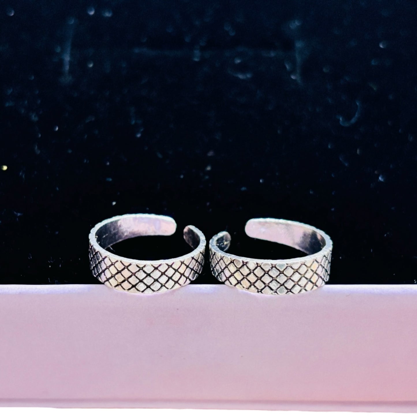 Oxidised sleek beaded toe ring