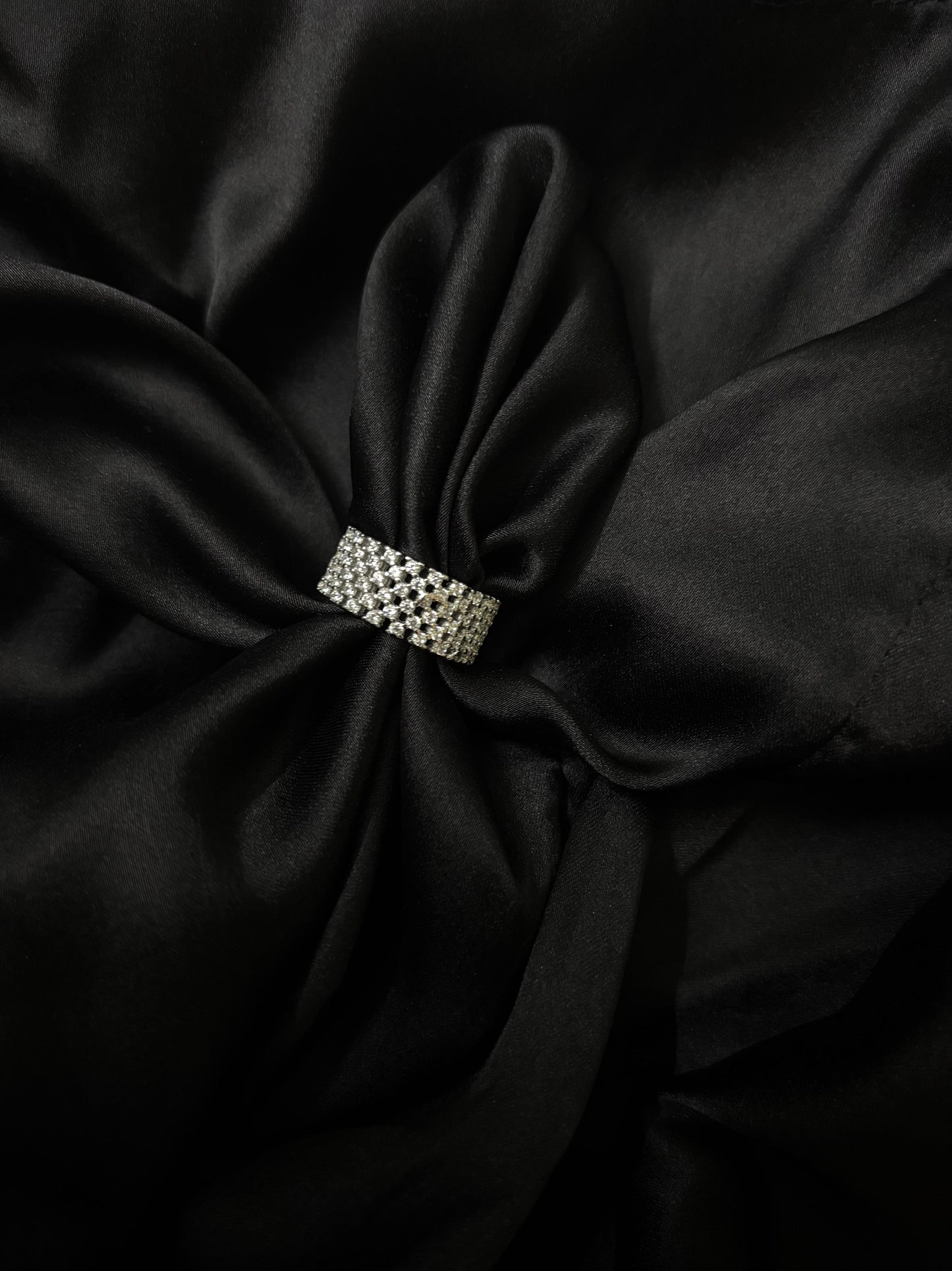 Elegant High Majesty Silver Band